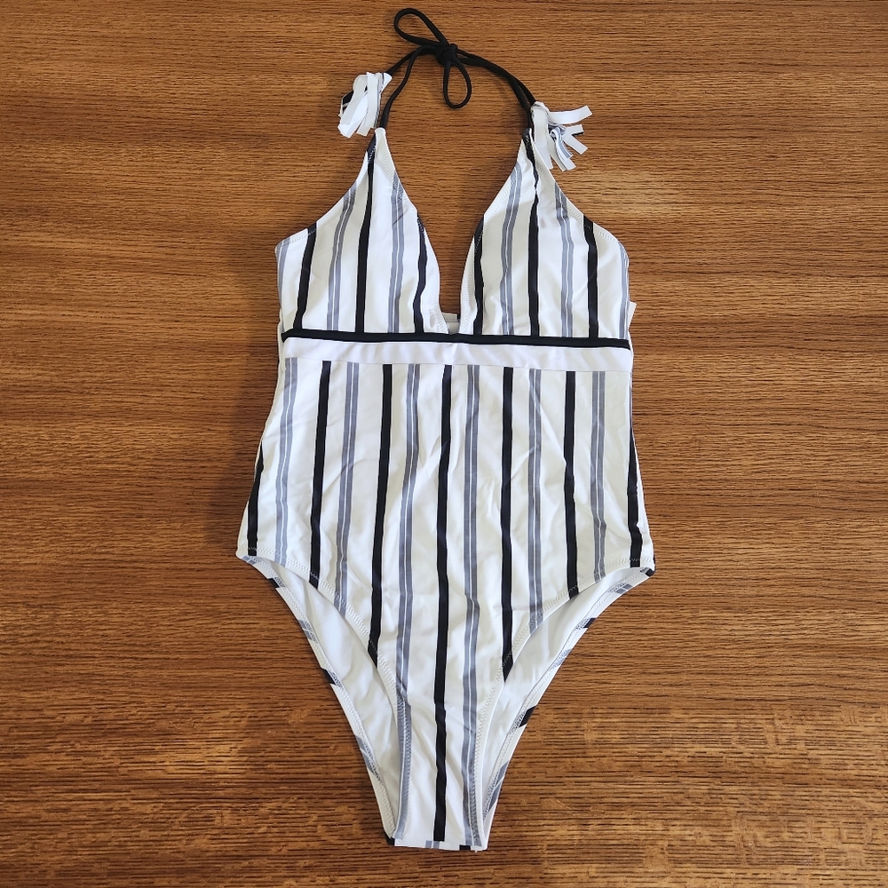 NWT Cupshe One-Piece Swimsuit Tie neck in Vertical Black and Gray Stripe White